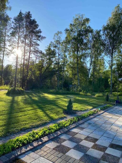Trevlig Stuga Med Uteplats Rimbo Ngoại thất bức ảnh